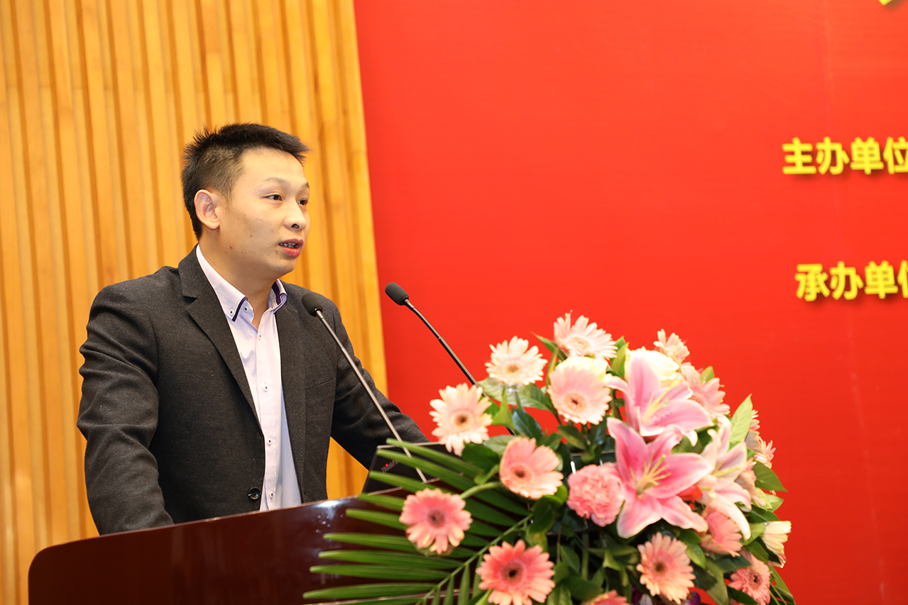 人民網輿情監測室副秘書長鄭光魁從品牌消費角度做演講報告。